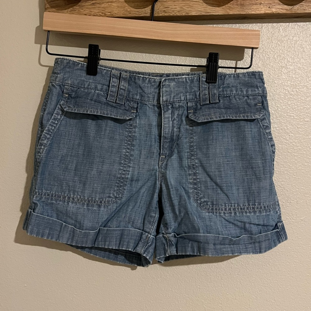 Ann Taylor Loft Cuffed Shorts
Size 2